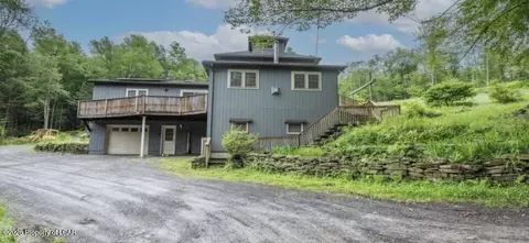 672 Spencer Hill Rd, Nicholson, PA 18446
