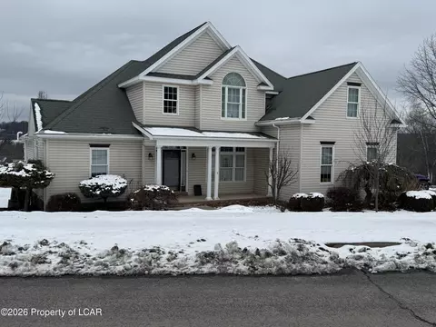 121 Jeffrey Dr, Sugarloaf, PA 18249