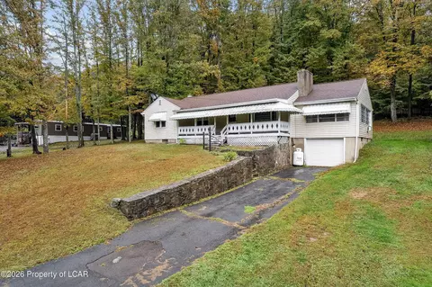 1259 Lower Demunds Rd, Dallas, PA 18612