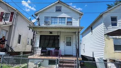 315 E River St, Plymouth, PA 18651
