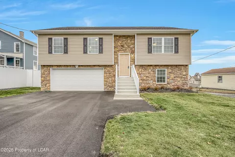 43 Hill St, West Wyoming, PA 18644