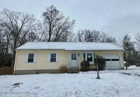29 Ferncrest Dr, Tunkhannock, PA 18657