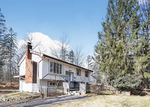 276 Ash Dr, Long Pond, PA 18334