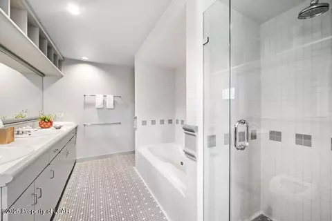Bath - 1312 Sutton Rd, Shavertown, PA 18708 photo 2 of 3