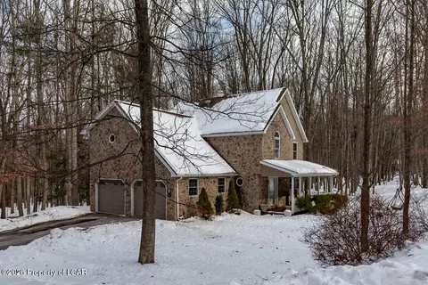 Exterior - 2 Arrowhead Dr, Hazleton, PA 18202 photo 7 of 8