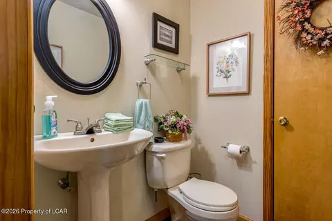 Bath - 2 Arrowhead Dr, Hazleton, PA 18202 photo 3 of 3