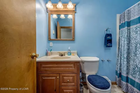 Bath - 2 Arrowhead Dr, Hazleton, PA 18202 photo 1 of 3