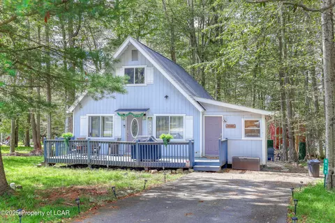 8940 Deerfield Rd, Tobyhanna, PA 18466