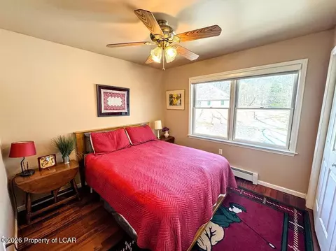 Bedroom - 89 Glen Eagles Dr, Hazle Township, PA 18202 photo 3 of 4