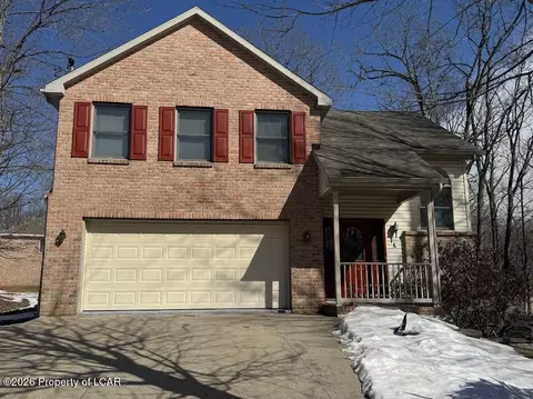 89 Glen Eagles Dr, Hazle Township, PA 18202