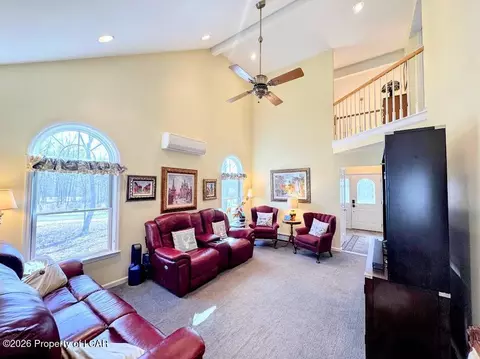 Living - 89 Glen Eagles Dr, Hazle Township, PA 18202 photo 1 of 2