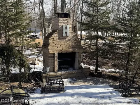 Exterior - 89 Glen Eagles Dr, Hazle Township, PA 18202 photo 4 of 16