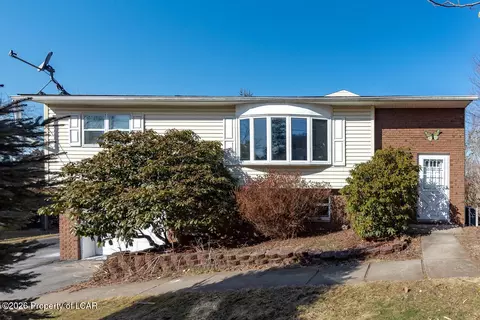 1 Sycamore Rd, Mountain Top, PA 18707