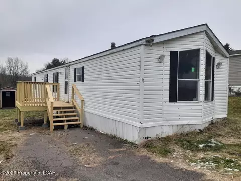 17 Midtown Vlg, Plymouth, PA 18651