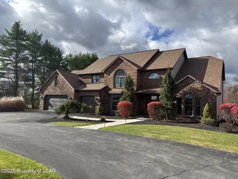 1266 Ryman Rd, Dallas, PA 18612