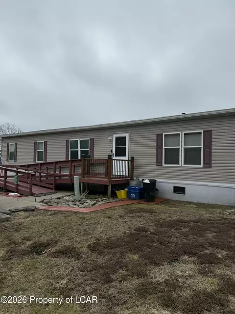 665 Sparrow Dr, Shavertown, PA 18708 photo 1