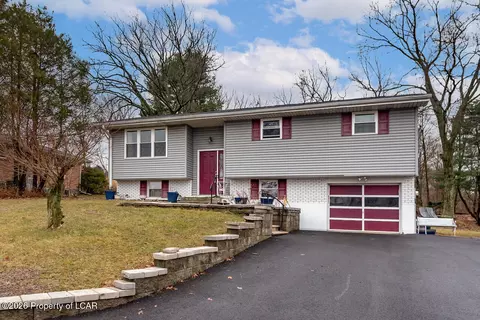 42 Laflin Rd, Laflin, PA 18702