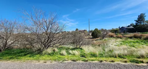 20589 E Mesa Verde Rd, Mayer, AZ 86333
