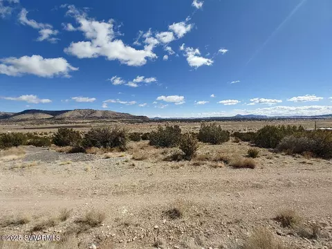 54870 N Paintbrush Ln, Seligman, AZ 86337