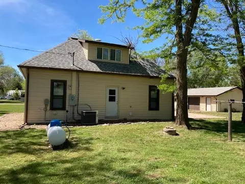 400 N 3rd St, Buffalo Gap, SD 57722 photo 4
