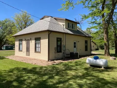 400 N 3rd St, Buffalo Gap, SD 57722 photo 2
