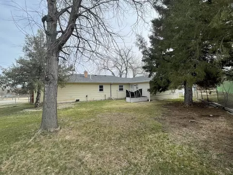 715 E St, Edgemont, SD 57735 photo 2