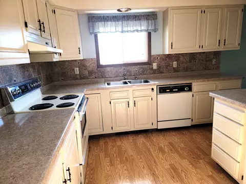 504 W 6th St, Lemmon, SD 57638 photo 4