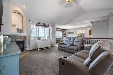 22743 Pickarts Ln, Box Elder, SD 57719 photo 2