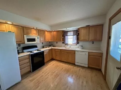 709 E St, Edgemont, SD 57735 photo 4