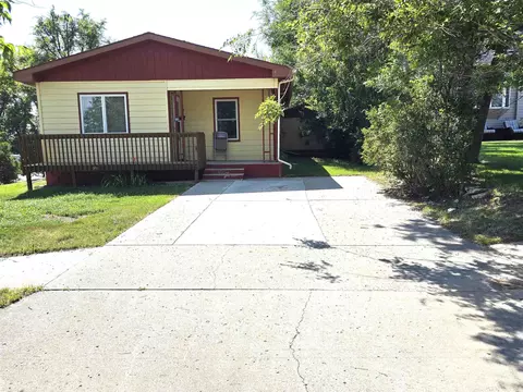 211 W 7th Ave, Lemmon, SD 57638 photo 2