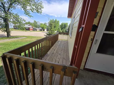 211 W 7th Ave, Lemmon, SD 57638 photo 4