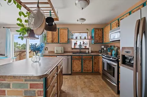 2104 Johnny Cir, Belle Fourche, SD 57717 photo 4