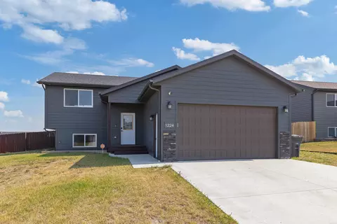 1224 Kodiak Dr, Box Elder, SD 57719