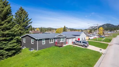 299 S 11th St, Custer, SD 57730 photo 2