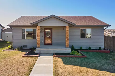 1237 Fairbanks Dr, Box Elder, SD 57719