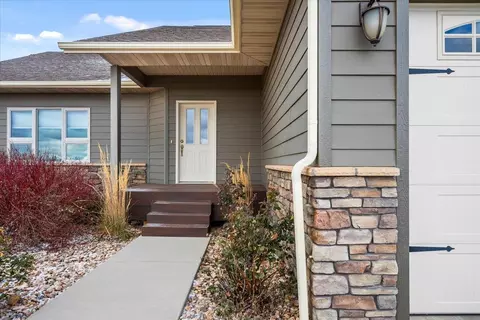 19281 Hat Ranch Dr, Belle Fourche, SD 57717 photo 2