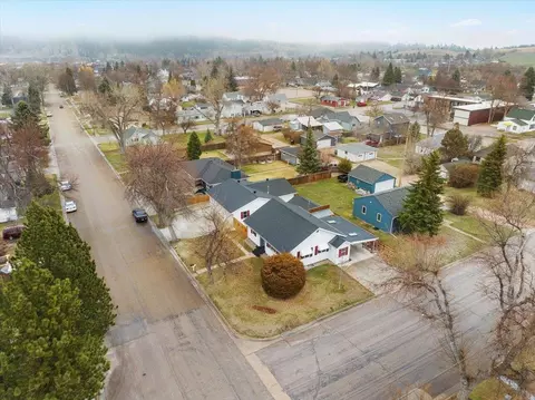1844 Pine St, Sturgis, SD 57785 photo 3
