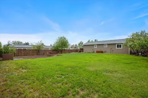 733 Zenith St, Belle Fourche, SD 57717 photo 23