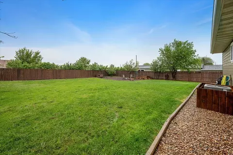 733 Zenith St, Belle Fourche, SD 57717 photo 24
