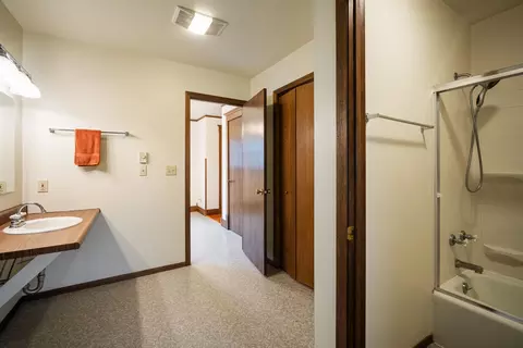Bath - 835 Harding St, Belle Fourche, SD 57717 photo 5 of 5