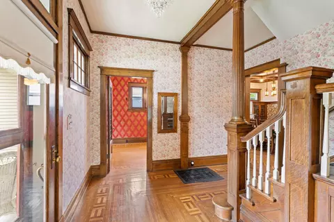Entry Way - 835 Harding St, Belle Fourche, SD 57717 photo 4 of 8
