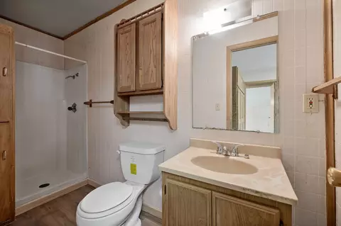 Bath - 417 Montgomery St, Custer, SD 57730 photo 2 of 2