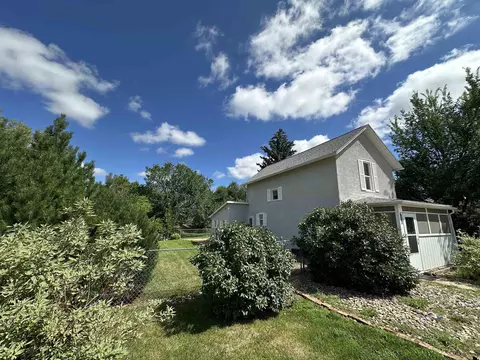 607 Jackson, Belle Fourche, SD 57717 photo 2