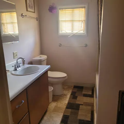 Bath - 10251 Valley Rd, Edgemont, SD 57735 photo 1 of 1