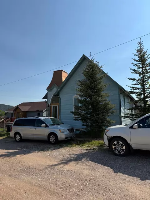 922 S West St, Sundance, WY 82729