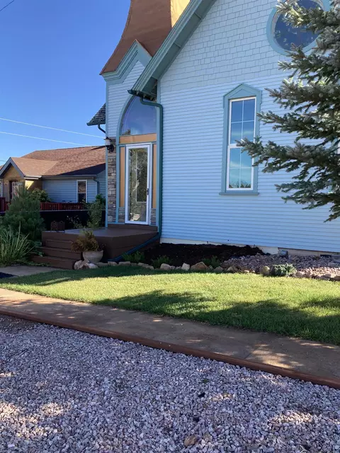 922 S West St, Sundance, WY 82729