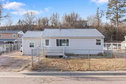 830 S Chicago St, Hot Springs, SD 57747