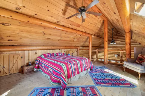 Bedroom - 11935 Lone Elk Dr, Hot Springs, SD 57747 photo 6 of 6