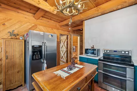 Kitchen - 11935 Lone Elk Dr, Hot Springs, SD 57747 photo 3 of 4