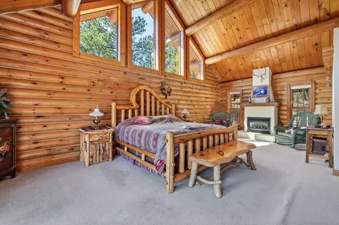 Bedroom - 11935 Lone Elk Dr, Hot Springs, SD 57747 photo 3 of 6